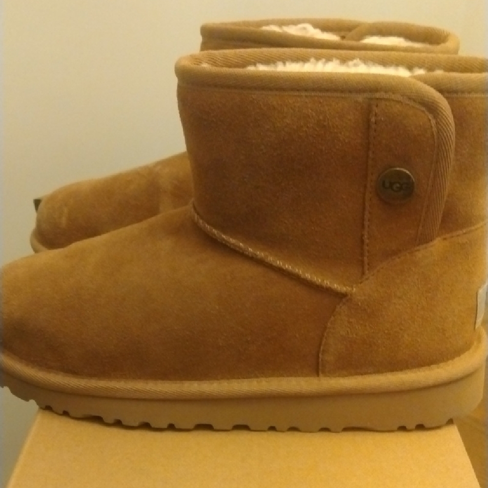 UGG Classic Short Chestnut Boots